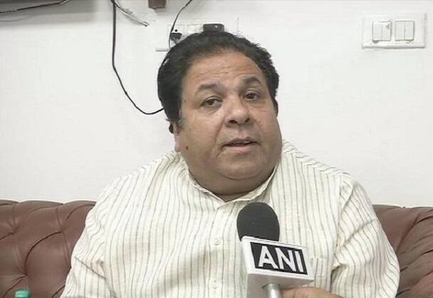 ઉલ્લેખનીય છે કે, છેલ્લા ઘણા સમયથી ભારત પાકિસ્તાન સામે ક્રિકેટ મેચ નથી રમતુ. આ મામલે આઇપીએલ ચેરમેન રાજીવ શુક્લા અને બીસીસીઆઇના પૂર્વ અધ્યક્ષ અનુરાગ ઠાકુરે પ્રતિક્રિયા આપતા કહ્યું કે, આવા મુદ્દાઓને સરકારના સ્તરે સુધારવા પ્રયાસ કરવો જોઇએ, આઇસીસી પાસે મોકલવાની જરૂર નથી. અમને પાકિસ્તાન સામે ક્રિકેટ રમવાનો કોઇ વાંધો નથી પણ કેટલાક મુદ્દા છે જે સૉલ્વ થાય પછી.