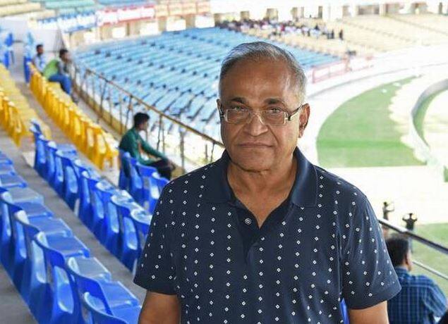 આ અંગે સૌરાષ્ટ્ર ક્રિકેટ એસોસિએશનના સભ્ય નિરંજન શાહે જણાવ્યું કે, બીસીસીઆઈનો ફેંસલો ખોટું ઉદાહરણ રજૂ કરી રહ્યો છે. એસોસિએશન પાસે અનુભવી પીચ ક્યુરેટર્સ છે, જેઓ વર્ષના 365 દિવસ કામ કરે છે. સૌરાષ્ટ્ર વર્ષો જૂનું એસોસિએશન છે. અનેક વર્ષોથી મેચની યજમાની કરી રહ્યું છે. જો મેચ બાદ બીસીસીઆઈને પીચને લઈ કોઈ પરેશાની થશે તો સૌરાષ્ટ્ર ક્રિકેટ એસોસિએશન કોઈપણ દોષ તેના પર નહીં લે. બીસીસીઆઈએ જ તમામ જવાબદારી લેવી પડશે.