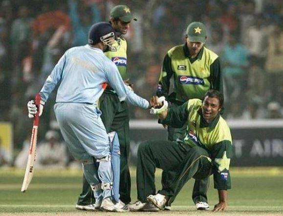 આ જ કાર્યક્રમમાં પાકિસ્તાનના પૂર્વ કેપ્ટન અને ઓલ રાઉન્ડર શાહિદ અફ્રિદીએ જણાવ્યું કે, મને ક્યારેય વિરેન્દ્ર સેહવાગ સામે બોલિંગ કરવાનું ગમતું નહોતું. તેની સિવાય મને કરિયરમાં કોઇ પણ ખેલાડીનો ડર લાગતો નહોતો.