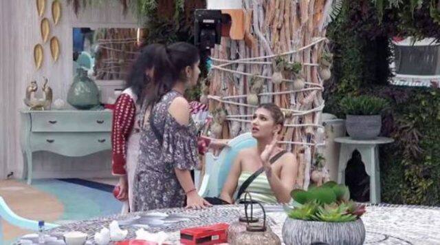  ટાસ્કમાં દીપિકા અનૂપ જલોટાને કીડનેપ કરે છે અને તેની પાર્ટરન જસલીન પાસે મેકઅપ અને કપડાને ફાડવાની માગણી કરે છે. સાથે જ વાળને પણ શોર્ડર લેન્થના કરાવવાની માગ કરે છે. જોકે જસલીન કેમેરા સામે આ ટાસ્ટ કરવાની ના પાડે છે. તે કહે છે કે મને કપડા લાવીને કોણ આપશે. હું કપડા અને મેકઅપ વિના કેવી લાગીશ. તે ગ્લેમરનું હું શું કરીશ. 