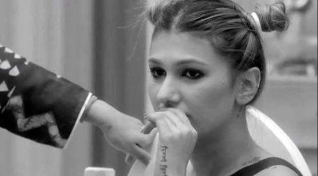  નોમિનેશન પ્રક્રિયા અંતર્ગત જોડીનો એક સભ્ય કિડનેપરના અડ્ડા પર બંધ રહેશે. જેને સિંગલ્સ સભ્ય કિડનેપ કરશે. કિડનેપર બનેલો કન્ટેસ્ન્ટ ફોનનો ઉપયોગ કરીને બંધી બનેલા સભ્યના પાર્ટરની કુર્બાની માગશે અને 1 કલાકમાં કિડનેપરની માગણી પૂરી થાય છે તો સિંગલ નોમિનેટ થઈ જશે. જો જોડી કીડનેપરની માગણી પૂરી કરવામાં અસપળ થાય છે તો સિંગર સુરક્ષિત થઈ જશે. 