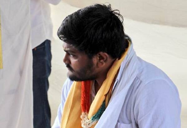 હાર્દિકે ટ્વિટ કરીને લખ્યું હતું કે, ‘પૂજ્ય મહાત્મા ગાંધીની જન્મ જયંતિ, બીજી ઓક્ટોબરથી મોરબીમાં સામાજિક ન્યાય અને ખેડૂતોની દેવા માફીની માંગણી સાથે એક દિવસનો ધરણા કાર્યક્રમ શરૂ થશે. ગુજરાતના મુખ્ય 28 જિલ્લા અને 150થી વધારે તાલુકાઓમાં આ કાર્યક્રમ થશે. ગામડે-ગામડે લોકક્રાંતિનું આહવાન થશે.’