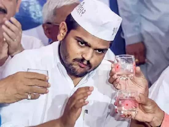 ઉલ્લેખનીય છે કે હાર્દિક પટેલે 19 દિવસ સુધી ત્રણ માંગણીઓને લઈને ઉપવાસ કર્યા હતાં. જોકે, સમાજના આગેવાનોની સમજાવટ બાદ હાર્દિક પટેલે 19માં દિવસે પારણા કરી લીધા હતાં. પાટીદારની છ મુખ્ય સંસ્થાઓના આગેવાનોની સમજાવટ બાદ હાર્દિકે પારણાં કરી લેવાનો નિર્ણય કર્યો હતો.