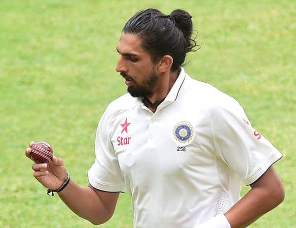 બીજીબાજુ ઇગ્લેન્ડ પ્રવાસ દરમિયાન છેલ્લી ટેસ્ટમાં ઇશાંત શર્માને પણ એડીમાં ઇજા પહોંચી હતી. એડીમાં ઇજા થવાથી તે હજુ પણ ટીમની બહાર છે.