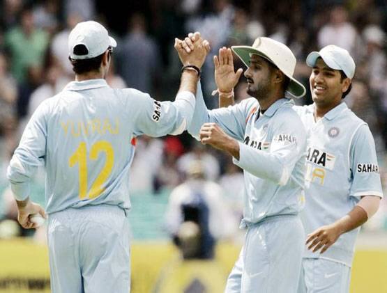 તેને કહ્યું કે અલગ અલગ ખેલાડીઓની પસંદગી માટે અલગ અલગ માપદંડો અપનાવવામાં આવી રહ્યાં છે. કેટલાક ખેલાડીઓ એવા છે જેને સફળ થવા માટે કેટલાય મોકા આપવામાં આવે છે, જ્યારે બીજાઓને અસફળ થવા માટે પણ મોકો નથી આપવામાં આવતો, આ બરાબર નથી.