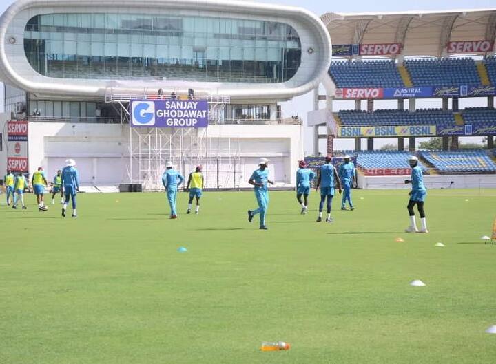 વેસ્ટ ઈન્ડિઝની ટીમે સવારે 9 થી 11 કલાક સુધી પ્રેક્ટિસ કરી હતી. વેસ્ટ ઇન્ડિઝની ટીમના ખેલાડીઓ સવારે વોર્મઅપ કરી ફૂટબોલ રમ્યા હતા. 