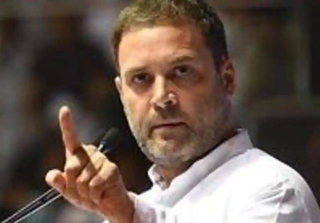 રોજગારના મુદ્દા પર રાહુલ ગાંધીએ કહ્યું, 15 લાખનો વાયદો સાચો હતો કે ખોટો? બે કરોડ રોજગારનો વાયદો સાચો હતો કે ખોટો? ખેડૂતોને કહ્યું હતું કે યોગ્ય ભાવ અપાવીશ સાચુ બોલ્યા હતા કે ખોટું? તેમણે કહ્યું, સોયાબીન, કપાસ, મસૂરની દાળ બધાના ભાવ ઘટી ગયા છે. આ સરકારે ખેડૂતોને કંઈ નથી આપ્યું. 