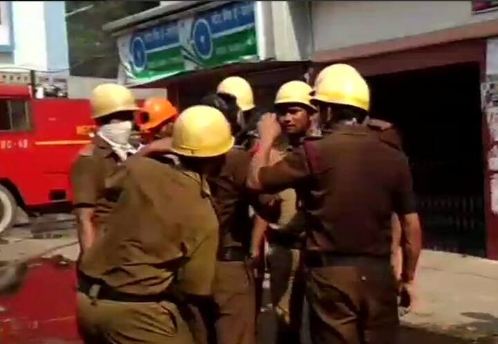 ઉલ્લેખનીય છે કે, જે ફાર્મસી સ્ટૉરમાં આગ લાગી છે, તેની ઠીક સામે જ હૉસ્પીટલનો ઇમર્જન્સી વોર્ડ છે. વોર્ડમાં રહેલા બધા દર્દીઓ સુરક્ષિત છે.