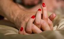 સુરતઃ દોઢ વર્ષના પુત્રને બાજુમાં સૂવાડીને યુવતી પતિના ખાસ મિત્ર સાથે માણી રહી હતી સેક્સ, પતિ નક્કી કરેલા સમયથી વહેલો આવી ગયો ને...........