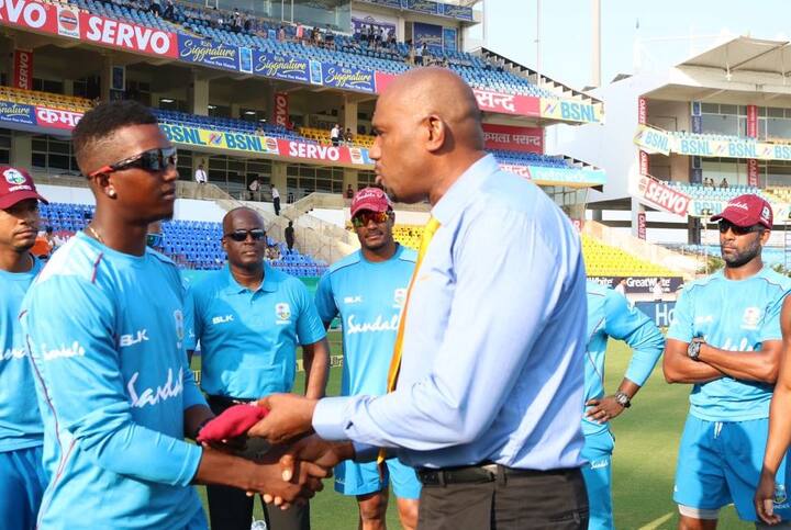 મેચ પહેલા વેસ્ટ ઈન્ડિઝને મોટો ફટકો લાગ્યો હતો. કેપ્ટન જેસન હોલ્ડર ઈજાગ્રસ્ત થતાં પ્રથમ મેચમાંથી ખસી ગયો હતો. તેના સ્થાને શેરમન લુઇસે ડેબ્યૂ કર્યું હતું. આમ ભારત અને વેસ્ટ ઇન્ડિઝ બંનેની ટીમમાં એક-એક ખેલાડીએ ડેબ્યૂ કર્યું હતું.