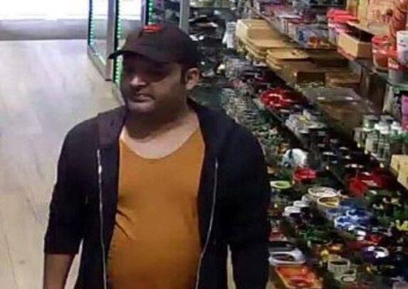 કપિલની 2-3 મહિના પહેલા સામે આવેલી તસવીરમાં તેનું વજન વધેલું જણાતું હતું. તેની પાછળનું કારણ ડિપ્રેશન જણાવવામાં આવતું હતું. પરંતુ હવે જે તસવીર સામે આવી તેમાં તે એકદમ ફીટ લાગી રહ્યો છે. તેના ચહેરાની ચમક પણ આવી ગઈ છે. તે ટીવી પર વાપસી કરી રહ્યો હોવાની પણ ચર્ચા થઈ રહી છે.