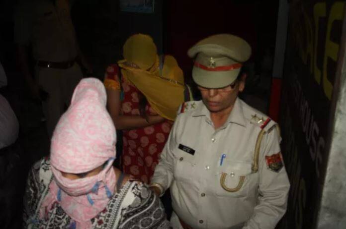 પોલીસે હોટલના રૂમમાં તપાસ કરી ત્યારે તેમાંથી ઘણી વાંધાજનક વસ્તુઓ અને અશ્લીલ સામગ્રી મળી આવી હતી. નિયમોનો ભંગ કરવા બદલ પોલીસ હોટલ માલિક સામે કેસ દાખલ કર્યો છે. હોટલમાંથી પકડાયેલા લોકોએ ત્યાં કેમ હાજર હતા ? ના જવાબમાં અલગ-અલગ કારણ આપ્યા હતા.