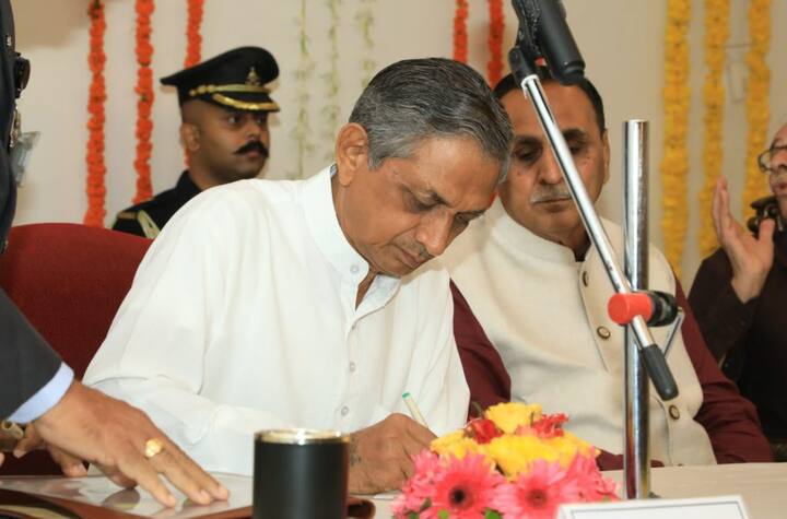 ગાંધીનગરઃ ગુજરાતની રૂપાણી સરકાર પર જ તેના ટોચના પ્રધાને ગંભીર આક્ષેપો કર્યા છે. કોંગ્રેસમાંથી ભાજપમાં જોડાયા બાદ તરત જ મંત્રીપદ મેળવનાર કેબિનેટ મંત્રી કુંવરજી બાવળિયાએ નર્માદાનું પાણી સૌરાષ્ટ્રને ન મળવાતું હોવાનો આક્ષેપ લગાવ્યો છે.