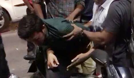 આ સમયે પ્રિયાના માતા-પિતા અને પરિવારના સભ્યો ઘરમાં સૂતા હતા. જેથી પ્રિયા ઘરનો દરવાજો બહારથી લોક કરીને સોસાયટી પાસે રહેતા સાગરના ઘરે ગઈ હતી. અહીં સાગર તેને પોતાના ઘરમાં લઈ ગયો હતો અને તેના હાથ-પગ બાંધી બળાત્કાર ગુજાર્યો હતો.