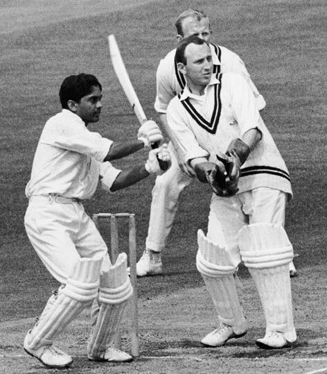 1964માં હનુમંત સિંહે દિલ્હીના ફિરોઝશાહ કોટલા મેદાન પર 105 રન બનાવ્યા હતા.