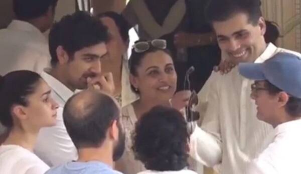 વાત કપૂર પરિવારની વરિષ્ઠ સેલેબ્રિટી કૃષ્ણા કપૂરની અંતિમ વિદાયની હતી. લેજંડરી અભિનેતા ફિલ્મ સર્જક રાજ કપૂરની પત્ની કૃષ્ણા કપૂરનું ગયા સોમવારે સવારે હાર્ટ અટેકથી અવસાન થયું હતું. બોલિવૂડના તમામ મોખરાના કલાકારો ફિલ્મ સર્જકો અને ટેક્નિશિયનો કપૂર પરિવારને આશ્વાસન આપવા માટે હાજરી આપી હતી.