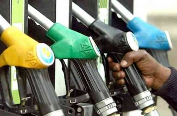 ઉલ્લેખનીય છે કે ગુરુવારે કેન્દ્ર સરકારે પેટ્રૉલ અને ડિઝલની કિંમતોમાં 2.50 રૂપિયા પ્રતિ લીટરે ઘટાડો કરવાની જાહેરાત કરી હતી. કેન્દ્ર સરકારની જાહેરાત બાદ ઉત્તરપ્રદેશ, મહારાષ્ટ્ર, ઉત્તરાખંડ, અરુણાચલ પ્રદેશ, ત્રિપુરા અને ગોવા સહિત અન્ય રાજ્યોમાં પેટ્રૉલ-ડિઝલની કિંમતો ઓછી કરી દેવામાં આવી હતી, આ રાજ્યોમાં પાંચ રૂપિયા સુધીનો ઘટાડો થયો છે. 