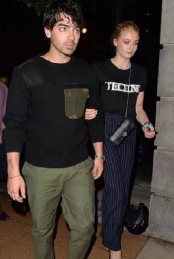 જો જોનાસ અને સોફી બન્નેએ પોતાની આ ઈવેન્ટની તસવીરો સોશિયલ મીડિયા પર પોસ્ટ કરી હતી.