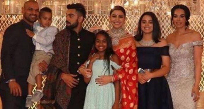  એવો દાવો કરવામાં આવ્યો હતો કે અનુષ્કાએ ઈંગ્લેન્ડ પ્રવાસ દરમિયાન શિખર ધવની પત્નીને તેના પરિવારને લઈને કેટલીક વાતો કરી, ત્યારબાદ બંને વચ્ચે તકરાર થઈ હતી. ટીમના અન્ય સદસ્યોને પણ આ તકરાર વિશે જાણકારી મળી અને શિખર ધવન ટીમમાંથી બહાર કઢાયો હોવાની ચર્ચા ચાલી હતી. 