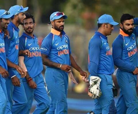 ટીમ ઈન્ડિયાના ટોચના કયાં બે ખેલાડીઓની પત્નીઓ વચ્ચે થઈ બબાલ? જાણો વિગત ટીમ ઈન્ડિયાના ટોચના કયાં બે ખેલાડીઓની પત્નીઓ વચ્ચે થઈ બબાલ? જાણો વિગત