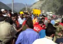 જમ્મુ-શ્રીનગર રાષ્ટ્રીય રાજમાર્ગ પર બસ ખીણમાં ખાબકતા 20ના મોત, 15 ઘાયલ