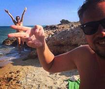 બેલ્જિયમનું આ કપલ કેમ ન્યૂડ થઈને દુનિયા ફરવા નીકળ્યું છે, જાણો કારણ