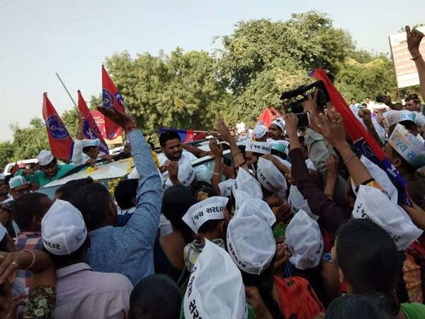 પાસ એસપીજી સહિતના સંગઠન સિવાય પાલનપુરથી હજારો પાટીદારો સાથે નીકળેલી મહારેલીને લઈ પાલનપુરથી ઊંઝાનો માર્ગ ‘જય સરદાર જય પાટીદાર’ના નાદ ગુંજ્યો હતો.