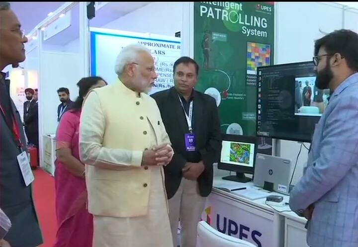  મેક ઈન્ડિયા માત્ર ભારત માટે જ નહીં આખી દુનિયા માટે છે. ભારતમાં ચારે તરફ પરિવર્તનનો સમયગાળો છે. ફૂડ પ્રોસેસિંગ મામલે આજે પણ ભારત દુનિયામાં પ્રથમ સ્થાને છે. ઉત્તરાખંડમાં રોકાણકારોને સરકારી ઓફીસના ધક્કા ન ખાવા પડે તેના માટે એક પોર્ટલ શરૂ કરવામાં આવી છે. અહીં રોજગારની લાખો નવી તક મળી રહી છે. રેલ્વે લાઈનના કામોમાં બે ગણી ઝડપથી કામ થઈ રહ્યું છે. સરકાર 400 રેલ્વે સ્ટેશનોનું આધુનિકરણ કરવાનું કામ કરી રહી છે. 