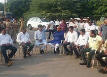 ગુજરાતમાં સ્થાનિકોને રોજગારી નહીં આપતી કઈ કંપનીને ભાજપના ક્યાં બે ધારાસભ્યોએ તાળું મારી દીધું, જાણો વિગત