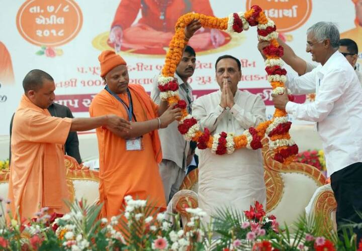 યોગીએ કહ્યું કે, “ડરના કારણે ઉત્તર ભારતીયો ગુજરાત છોડીને જઈ રહ્યા છે. જેના પર ધ્યાન આપવું જોઈએ.” આ ઉપરાંત કોંગ્રેસ નતા અહમદ પટેલે પણ કહ્યું કે, “જો 1-2 લોકો ગુનો કરતા હોય તો તમામને નિશાન ન બનાવવા જોઈએ. જે લોકો નિર્દોષ છે તેની સુરક્ષા કરવી જોઈએ. રાજ્ય સરકારે તપાસ કરવી જોઈએ અને આ સમસ્યાનું સમાધાન શોધવું જોઈએ.”