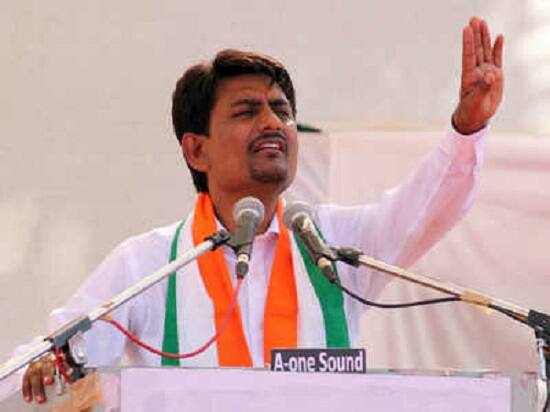 આ સંદેશો વધુ વાયરલ કરો એટલે રાહુલ ગાંધી અલ્પેશને કોંગ્રેસમાંથી હાંકી કાઢે. એટલું જ નહીં પરંતુ 15મી ઓક્ટોબર સુધી આ મુદ્દે પગલાં લેવામાં નહીં આવે તો તો ઉત્તર ભારતીયો બધાં રાજ્યોમાં કોંગ્રેસને આજીવન વોટ ના આપે તે માટે લોકોને શપથ અપાવવાનું શરૂ કરવામાં આવશે.