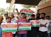 \'ગુજરાતી નરેંદ્ર મોદી બનારસ છોડે\' વારાણસીમાં લાગ્યા પોસ્ટર