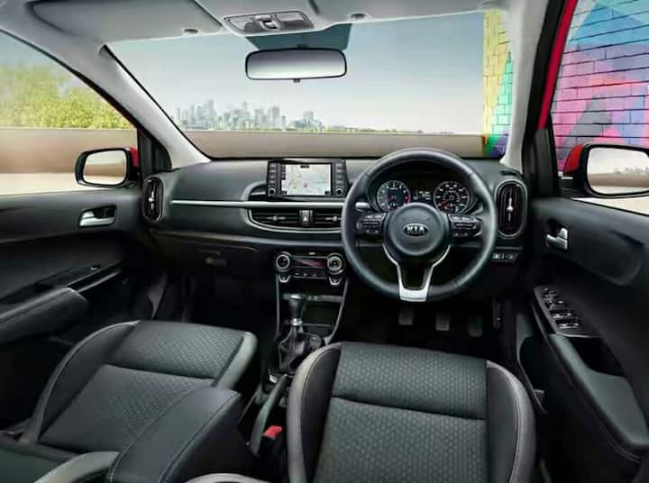 નવી સેન્ટ્રોમાં સેગમેન્ટ ફર્સ્ટ ફીચર તરીકે રિયરમાં AC વેંટસ પણ આપવામાં આવશે. અન્ય ફીટર્સની વાત કરવામાં આવે તો કારમાં સ્ટીયરિંગ માઉન્ટેડ ઓડિયો કન્ટ્રોલ, રિયર વાઇપર, વાશર, ડિફોગર અને તમામ સીટ માટે ફિક્સ્ડ હેડ રેસ્ટ આપવામાં આવ્યા છે. 