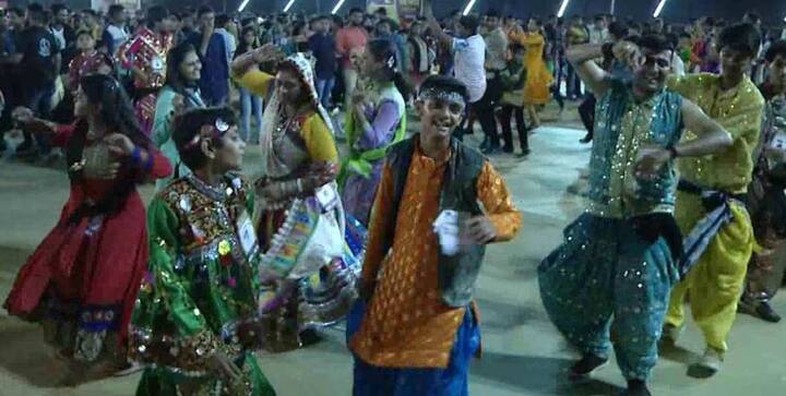 પુજારાએ કહ્યું કે, આ પછી જો તમે નવરાત્રિ દરમિયાન રાજકોટમાં હો તો ગરબા રમવા જોઈએ. જે અહીંનો પારંપરિક તહેવાર છે. જોકે, મને ગરબા રમતા નથી આવડતું, હું શીખી રહ્યો છું.