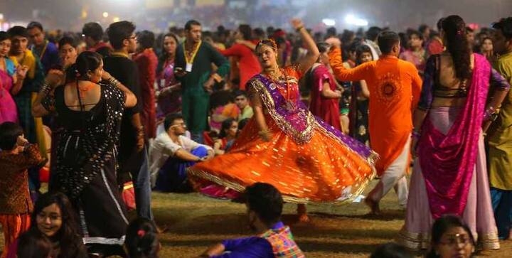 આ વખતે નવરાત્રિ બુધવારે ચિત્રા નક્ષત્રમાં શરૂ થઈ કરહી છે. જ્યારે નોમના દિવસે શ્રવણ નક્ષત્ર હશે. આ દિવસે ધ્વજા યોગ બન્યો છે. તે એક વિશેષ યોગ છે. અદભૂત સફળતાનો સંકેત આપે છે.