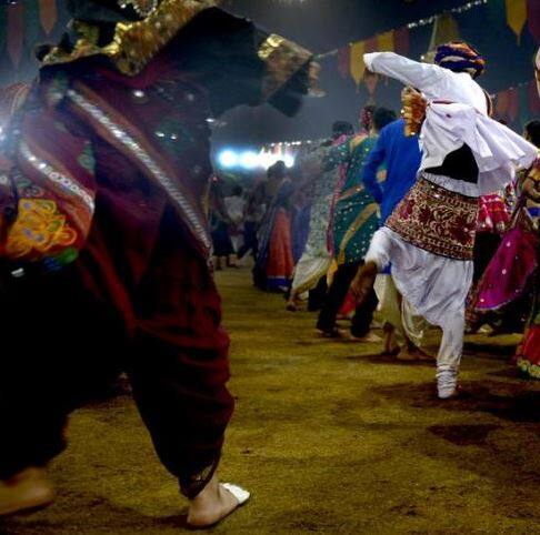 આ ઉપરાંત નવરાત્રિ દરમિયાન અનેક વિશેષ શુભ યોગોનો સંયોગ થઈ રહ્યો છે. જેમ કે આ વર્ષે નવરાત્રિ દરમિયાન રાજયોગ, દ્વિપુષ્કરયોગ, અમૃતયોગ, સર્વાર્થસિદ્ધિ યોગ અને સિદ્ધિયોગનો સંયોગ પણ બન્યો છે. આ યોગમાં જ આ વર્ષે વિશષેષ ખરીદીઓ જોવા મળશે. 