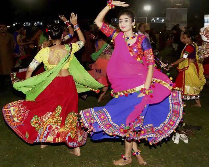 Navratri 2021 : Gujarat govt declare memorandum for Navratri celebration, vaccine compulsory ગુજરાત સરકારે નવરાત્રિમાં શેરી ગરબાને આપી મંજૂરી, ગરબા રમવા માટે દરેકે કઈ શરતનું ફરજિયાત કરવું પડશે પાલન?