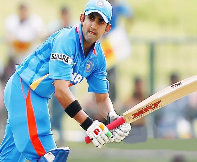 ગંભીરે ધર્મના નામે રાજકારણ કરતાં લોકો સામે પણ અવાજ ઉઠાવ્યો છે. ટ્વિટની સાથે તેણે બીજેપી, કોંગ્રેસ અને આમ આદમી પાર્ટીને પણ ટેગ કરી છે.