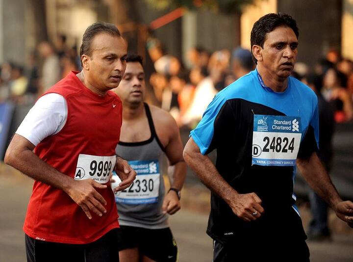 અનિલ અંબાણી ગત વર્ષે દેશના 45મા સૌથી ધનવાન વ્યક્તિ હતા પરંતુ 2018ના લિસ્ટમાં તેઓ 68મા સ્થાન પર પહોંચી ગયા છે. રિપોર્ટ મુજબ ગત વર્ષે મુકેશ અંબાણીએ દરરોજ 189.7 કરોડ રૂપિયા કમાયા તો તેના નાના ભાઈ અનિલ અંબાણીએ દરરોજ 14 કરોડની ખોટ કરી હતી.