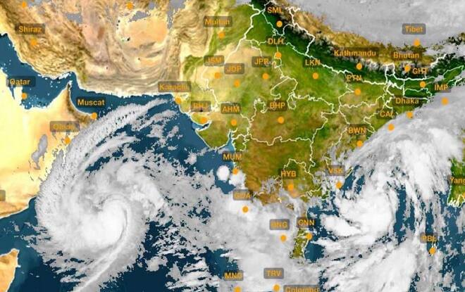 હવામાન વિભાગના જણાવ્યાનુસાર અરબી સમુદ્રમાં હવાના હળવા દબાણમાંથી સર્જાયેલા ભીષણ વાવાઝોડાને કારણે દક્ષિણ ભારતના કેટલાક રાજ્યોમાં વાવાઝોડા સાથે ભારે વરસાદ વરસી શકે છે. આગામી ત્રણ દિવસમાં લોબાન નામનું વાવાઝોડું દક્ષિણ ઓમાન અને યમન કોસ્ટ તરફ ફંટાવાની શક્યતા છે.