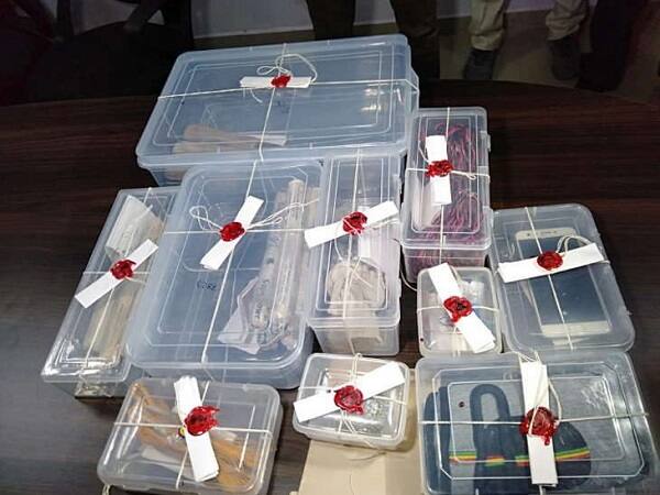 વિસ્ફોટક સાથે પકડાયેલા યુવકની ક્રાઈમ બ્રાંચની સાથે સાથે હવે ગુજરાત એટીએસ પણ તપાસ કરશે. સોનુંએ જણાવ્યું હતું કે, બદલો લેવા માટે તેનો પ્રેમીકાના પતિ ઉદલસીંગને ફસાવવાનો પ્લાન હતો જેથી તે જેલમાં જાય અને પાછી તેને પ્રેમીકા મળી જાય. મધ્યપ્રદેશથી બોમ્બ બનાવવા માટે એમોનીયમ નાઈટ્રેટની સ્ટીક અને ડેટોનેટર લઈ આવ્યો હતો.