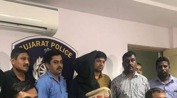 એમોનિયમ નાઈટ્રેટની સ્ટીક નંગ-9, ડેટોનેટર નંગ-9 , ટ્રાજીસ્ટર બેટરી નંગ-9, છરા 250 ગ્રામ, છરી નંગ-3, વાયર 20 મીટર, માસ્ક નંગ-3, પીળા કલરનું ટેસ્ટર નંગ-1 સહિતની સામગ્રી મળી આવી હતી. જ્યારે 17થી 25મી સપ્ટેમ્બર સુધીમાં 8 દિવસ તે મધ્યપ્રદેશમાં રોકાયો, જ્યાં તેને તેજગઢ ખાતે એક મિત્રએ તેને આઈડીયા અને સામગ્રી આપી હતી.