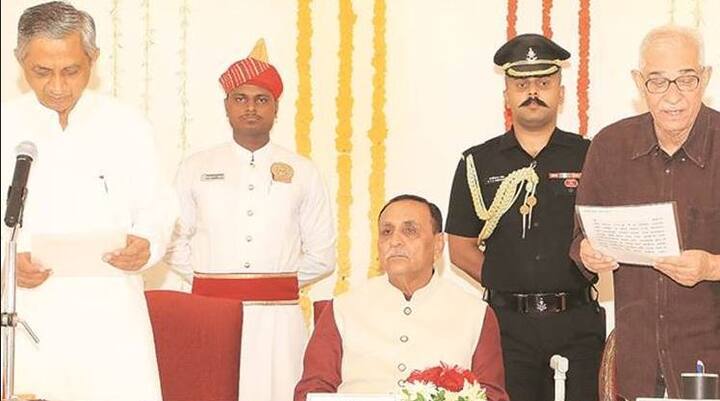 વિંછીયા તાલુકા પંચાયતની અમરાપુર બેઠક ઉપર કોંગ્રેસના મહિલા ઉમેદવાર દયાબેન તલસાણીયાએ ભાજપનાં ઉમેદવારને 445 મતે હરાવીને સોંપો પાડી દીધો હતો. થોડા સમય પહેલા કોંગ્રેસને છોડીને ભાજપમાં ભળી જઈ કેબિનેટ મંત્રી બની ગયેલા કુંવરજી બાવળીયાનાં વતનમાં જ ભાજપને કારમી હારનો સામનો કરવો પડયો છે. અત્યાર સુધી અહીં તેમનો ભારે દબદબો હોવાનું લાગતું હતું અને વતન અમરાપુરમાં બે-બે વખત ગ્રામજનો સાથે બેઠક પણ યોજી હતી છતાં જીત મળી નથી. 