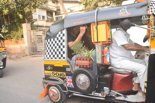 વિલ સ્મિથે મુંબઈના રસ્તા પર રીક્ષા જલાવતા જોઈને લોકોને વિશ્વાસ જ થયો ન હતો. પરંતુ રિક્ષા ચલાવતા વિલ સ્મિથના ચહેરા પર ખુશી જોવા મળી હતી.