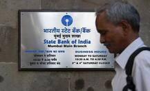 SBIના ખાતાધારકોને 6 મહિનામાં લાગ્યો 5,555 કરોડ રૂપિયાનો ચુનો, RTIમાં થયો ખુલાસો, જાણો વિગતે