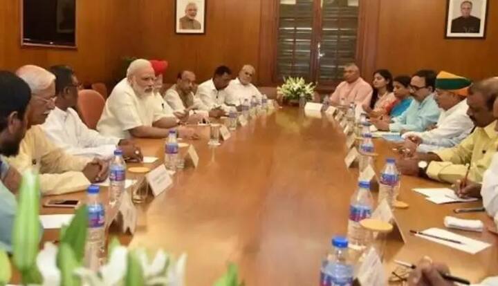 નવી દિલ્હીઃ મોદી સરકારે તહેવારોની સીઝનમાં 12 લાખ 30 હજાર રેલવે કર્મચારીઓને મોટી ભેટ આપી છે. વડાપ્રધાન નરેન્દ્ર મદીની અધ્યક્ષતાવાળી કેન્દ્રીય કેબિનેટે આજે નોન ગેજેટેડ રેલવે કર્મચારીઓને 78 દિવસનું બોનસ આપવાનો ફેંસલો કર્યો છે.