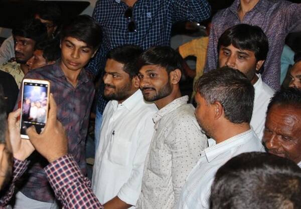 સરદાર પટેલની જન્મજયંતીની ઉજવણીનો કાર્યક્રમ જૂનાગઢમાં યોજાશે. ખેડૂતોના અધિકાર તેમજ સામાજીક ન્યાયને લઇને જાહેર સભાનું આયોજન પણ કરવામાં આવ્યું છે. આ સભામાં હજારો ખેડૂતો અને લોકો જોડાશે. આવી રીતે સરદાર પટેલને સાચી શ્રદ્ધાંજલિ આપીશું.