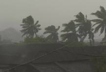 ઓડિશામાં તિતલી વાવાઝોડાએ ધારણ કર્યું રૌદ્ર સ્વરૂપ, ભારે પવન સાથે પડી રહ્યો છે વરસાદ