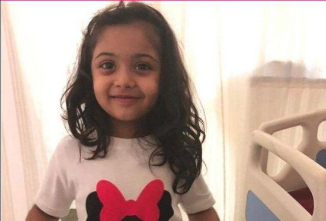  રાજપાલે કેપ્શનમાં લખ્યું કે, મારી નાની દીકરી હની યાદવ હવે મોટી બહેન બની ચૂકી છે. આ નવરાત્રિએ મારા ઘરે એક નાનકડી પરીએ જન્મ લીધો છે. રાજ પાલ યાદવને પ્રથમ પત્ની કરૂણાથી એક દીકરી મોની પણ છે. તેની પ્રથમ પત્નીનું ઘણા વર્ષો પહેલા અવસાન થઈ ગયું હતું. રાજપાલે 2003માં રાધા સાથે લગ્ન કર્યા હતા.