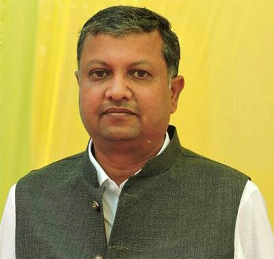 રાજકોટના કોર્પોરેટર ગાયત્રીબા વાઘેલાની મહિલા કોંગ્રેસ પ્રદેશ પ્રમુખ તરીકે નિયુક્તિ કરવામાં આવી છે. આ બંનેના નામ પર રાષ્ટ્રીય કોંગ્રેસ અધ્યક્ષ રાહુલ ગાંધીએ મહોર મારી છે. તેમની સાથે ચાર ઝોનના સિનિયર ઉપપ્રમુખોની પણ નિમણૂક કરવામાં આવશે. 